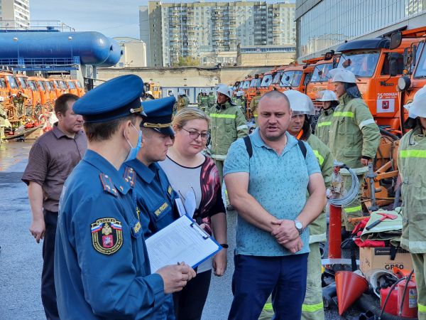 Смотр поливомоечной техники и отрядов по тушению природных пожаров прошел в столице