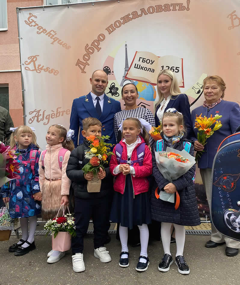 Сотрудники Гагаринской межрайонной прокуратуры г. Москвы приняли участие в торжественной линейке посвященной Дню знаний