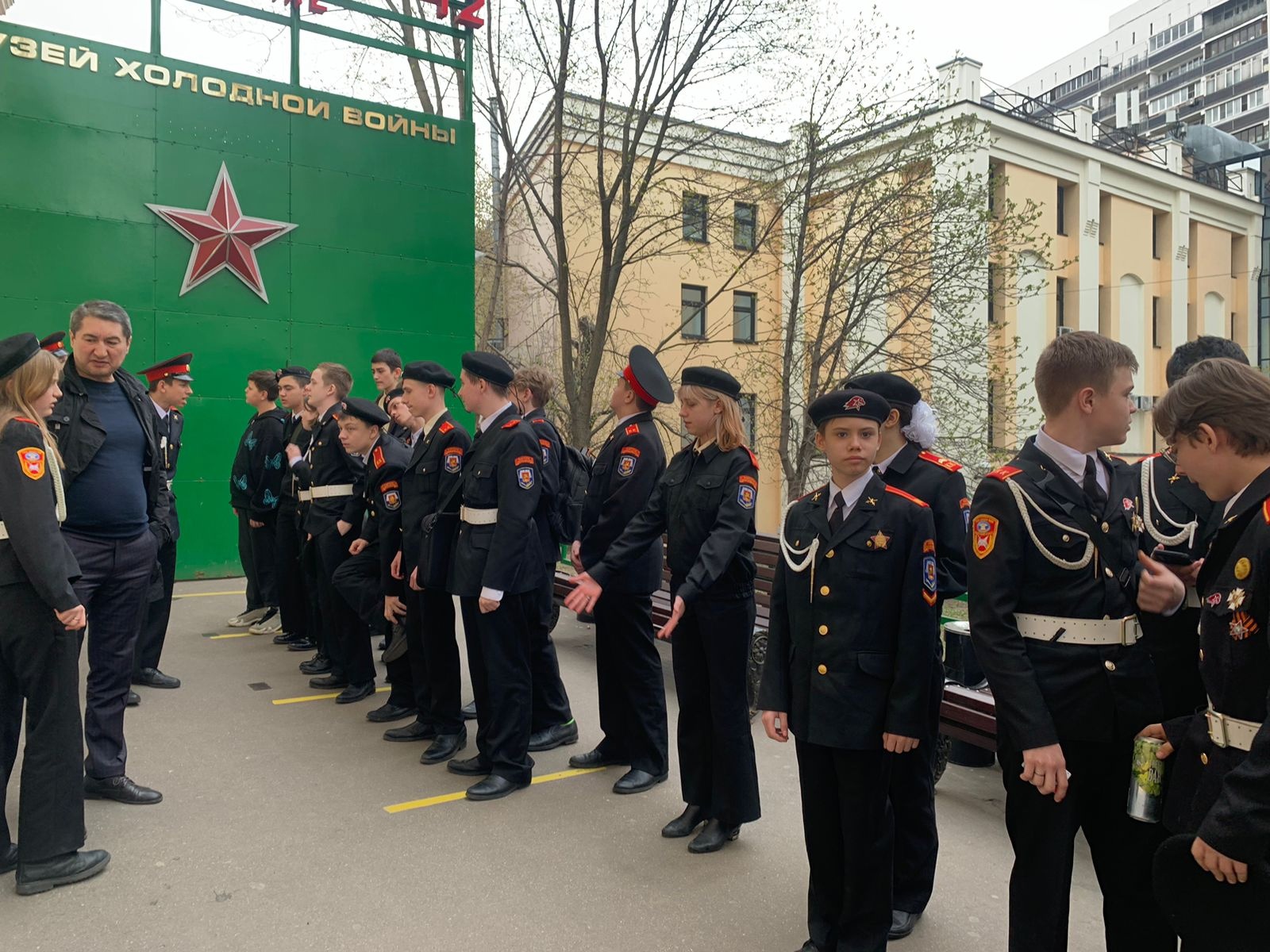 Аппарат Совета депутатов муниципального округа Обручевский организовал экскурсии в "Бункер-42" для учащихся районных школ