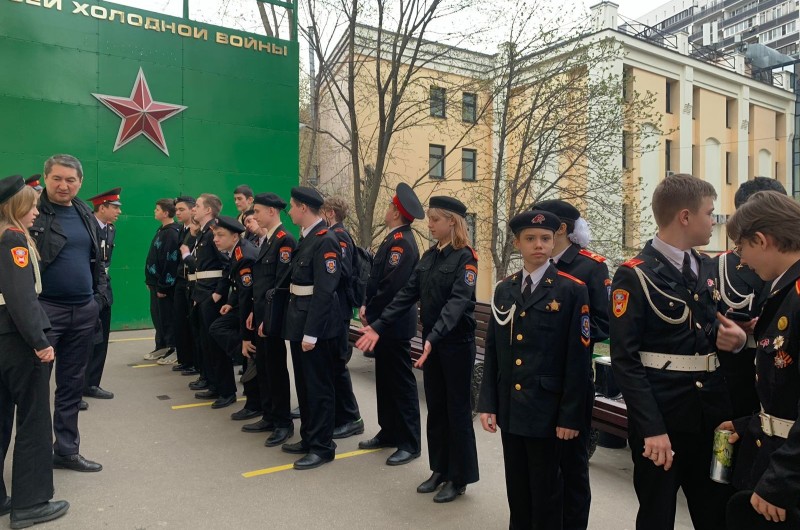 Аппарат Совета депутатов муниципального округа Обручевский организовал экскурсии в "Бункер-42" для учащихся районных школ